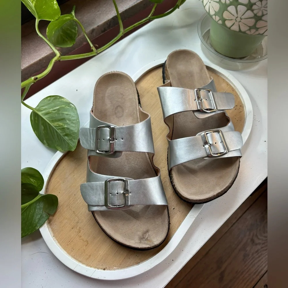 Metallic silver Sandals size 10 - Picture 2 of 7
